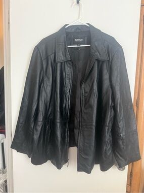 Avenue Women's Black Leather Zip Jacket